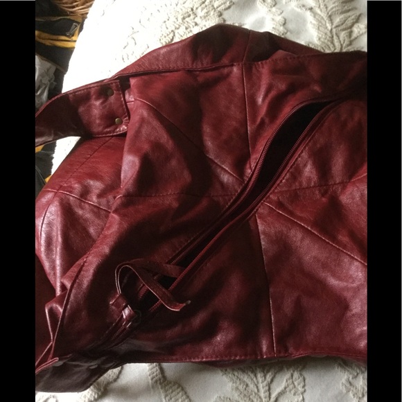 Large Faux Leather Shoulder Bag. - Picture 3 of 7